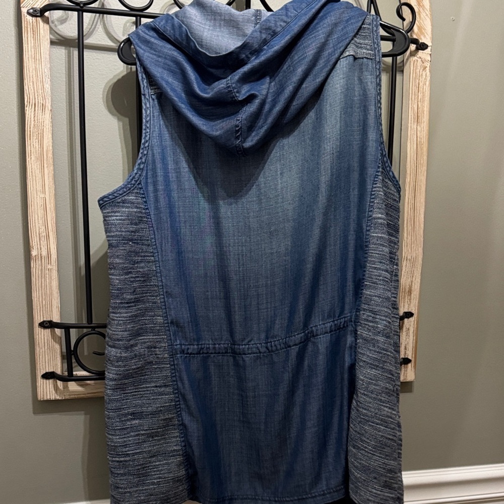 Hooded Vest with Zipper Zenergy by chicos 2 - Picture 9 of 13
